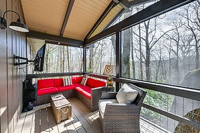 Luxury Highlands Cottage w/ Deck + Fireplace!