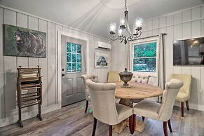 Luxury Highlands Cottage w/ Deck + Fireplace!