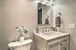 Luxury Highlands Cottage w/ Deck + Fireplace!