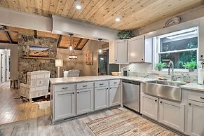 Luxury Highlands Cottage w/ Deck + Fireplace!