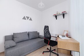 Krakow Family Apartment by Renters