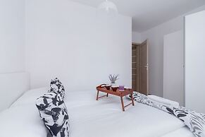 Krakow Family Apartment by Renters