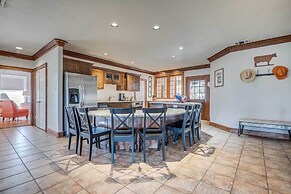 Beautiful Hill Country Ranch Home - 4 Mi to Town!