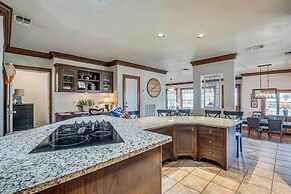 Beautiful Hill Country Ranch Home - 4 Mi to Town!