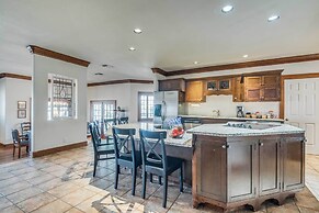 Beautiful Hill Country Ranch Home - 4 Mi to Town!