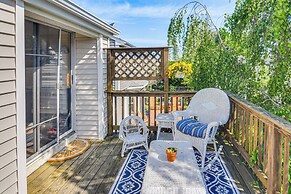Beautiful Portsmouth Cottage By the Sea w/ Jacuzzi