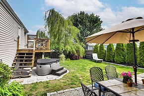 Beautiful Portsmouth Cottage By the Sea w/ Jacuzzi