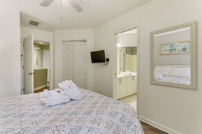 Hilton Head Island Condo w/ Deck < 1 Mi to Beaches