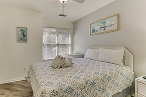 Hilton Head Island Condo w/ Deck < 1 Mi to Beaches