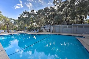 Hilton Head Island Condo w/ Deck < 1 Mi to Beaches