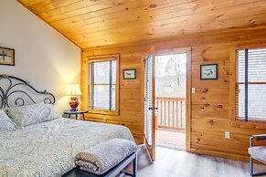 Pet-friendly Gatlinburg Retreat w/ Hot Tub!