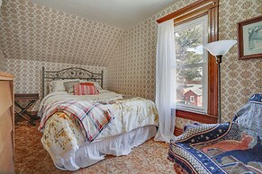 Quiet Farmhouse Retreat w/ Fire Pit - Pets Welcome