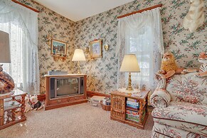 Quiet Farmhouse Retreat w/ Fire Pit - Pets Welcome