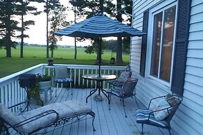 Quiet Farmhouse Retreat w/ Fire Pit - Pets Welcome