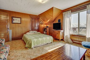 Quiet Farmhouse Retreat w/ Fire Pit - Pets Welcome
