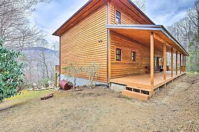 Game Room & Fire Pit: Spacious Elk Park Lodge!