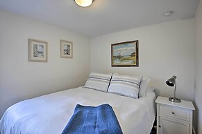 Quaint DT Greenport Apt - 2 Mi to Shelter Island!