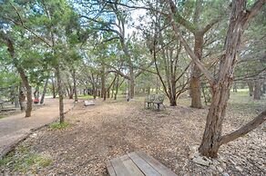 'horse Thief Inn' Cabin Retreat w/ Deck & Hot Tub!