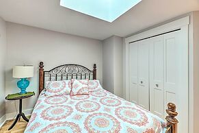 Downtown Grand Haven Apt < 1 Mi to Lake Michigan