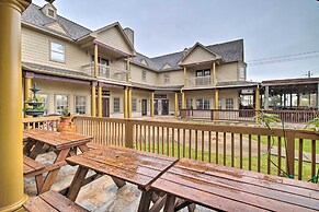 Apt w/ Balconies - Steps to Kemah Boardwalk!