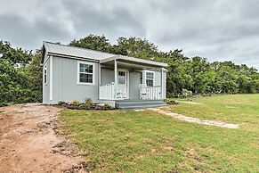 On-site Pond & Fire Pit: Montague Retreat!