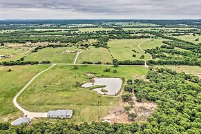 On-site Pond & Fire Pit: Montague Retreat!