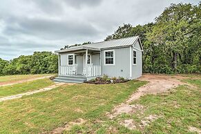 On-site Pond & Fire Pit: Montague Retreat!