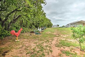On-site Pond & Fire Pit: Montague Retreat!