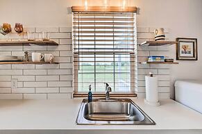 On-site Pond & Fire Pit: Montague Retreat!