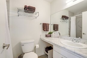 Palm Springs Abode w/ Pool Access, Near Golfing