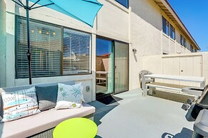 Palm Springs Abode w/ Pool Access, Near Golfing