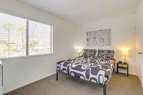 Palm Springs Abode w/ Pool Access, Near Golfing