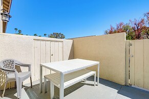Palm Springs Abode w/ Pool Access, Near Golfing