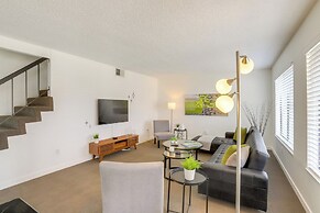 Palm Springs Abode w/ Pool Access, Near Golfing