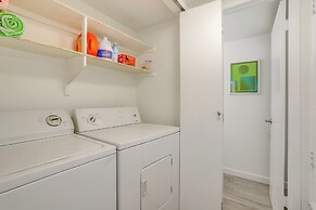 Palm Springs Abode w/ Pool Access, Near Golfing