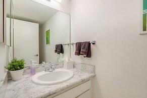 Palm Springs Abode w/ Pool Access, Near Golfing