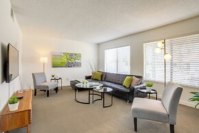 Palm Springs Abode w/ Pool Access, Near Golfing