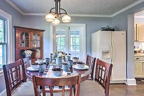 Bright Parma Home w/ Outdoor Space < 10 Mi to Dtwn