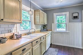 Bright Parma Home w/ Outdoor Space < 10 Mi to Dtwn