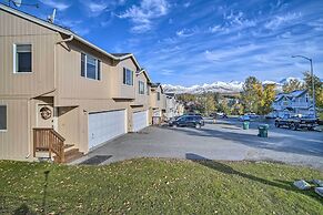 Quaint Anchorage Townhome - 6 Miles to Downtown!