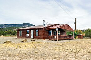Quiet Pagosa Springs Cabin: Lake & Mountain Views!