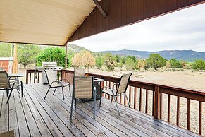 Quiet Pagosa Springs Cabin: Lake & Mountain Views!