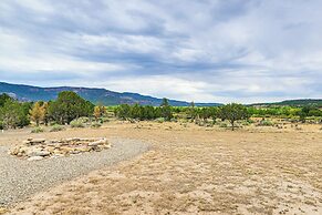 Quiet Pagosa Springs Cabin: Lake & Mountain Views!