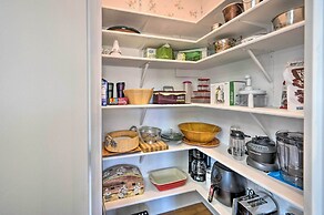 John Day Lakehouse w/ a Great Outdoor Space!