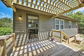 Cozy Cottage < 2 Mi to Cape Hatteras Natl Shore!