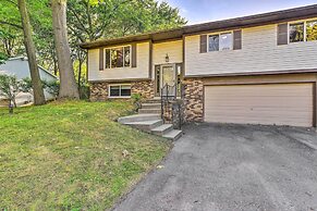 Pet-friendly Michigan Home: 5 Mi to State Park!