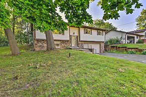 Pet-friendly Michigan Home: 5 Mi to State Park!