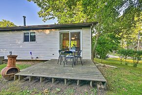 Pet-friendly Michigan Home: 5 Mi to State Park!