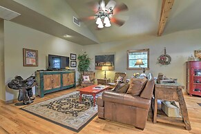 Pet-friendly Glen Rose Retreat w/ Screened Deck!