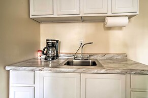 Geneva-on-the-lake Cottage w/ Patio: Walk to Shore